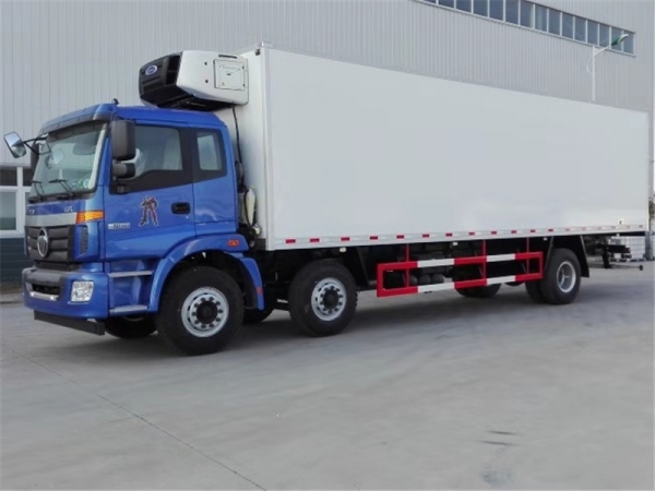 （8.6米）欧曼小三轴冷藏车